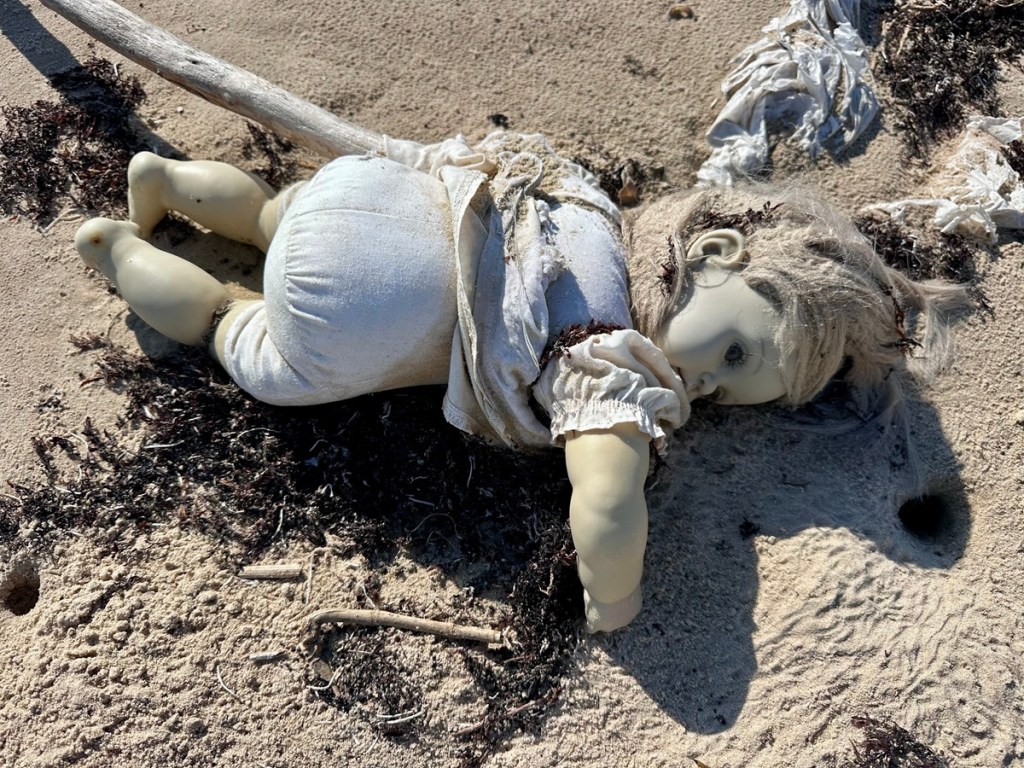 dolls on Texas beaches