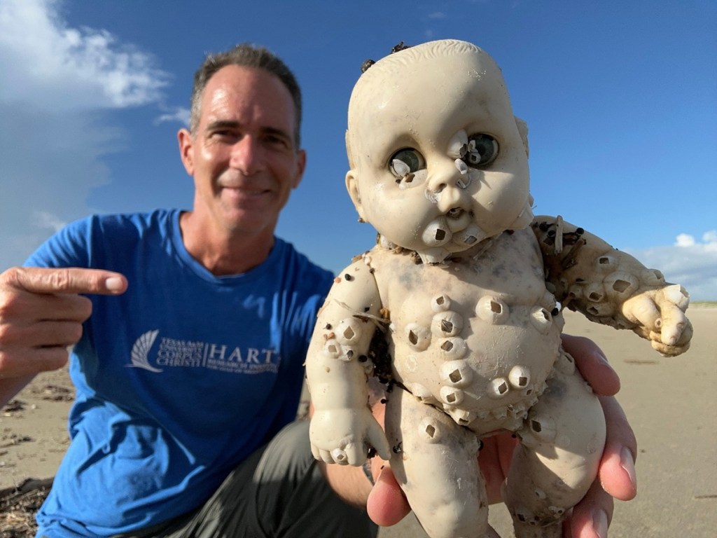 dolls on Texas beaches